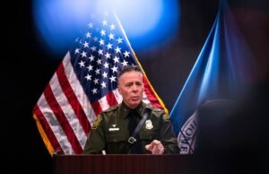 O chefe da Patrulha da Fronteira culpa democratas e repórteres pelo caos em Minneapolis – mas evita perguntas sobre tiroteios mortais