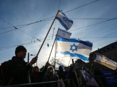 A África do Sul declarou o vice-embaixador de Israel persona persona, ordenando-lhe que deixasse o país