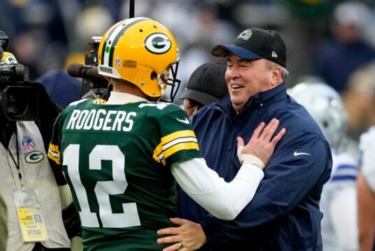 O antigo comentário de Aaron Rodgers, Mike McCarthy, reaparece após a contratação do Steelers
