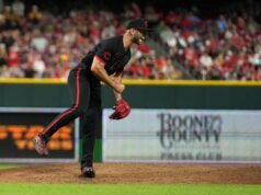 Previa-se que os Padres contratariam o arremessador veterano dos Reds após um ano sólido