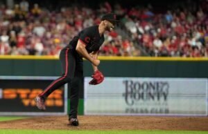 Previa-se que os Padres contratariam o arremessador veterano dos Reds após um ano sólido