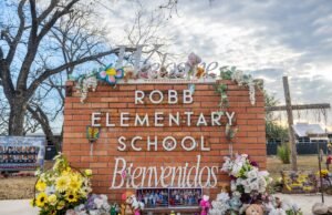 O veredicto de inocência do ex-policial de Uvalde gerou reação online