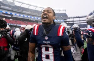 A cabeçada de Stefon Diggs se torna viral antes da vitória no playoff do Patriots