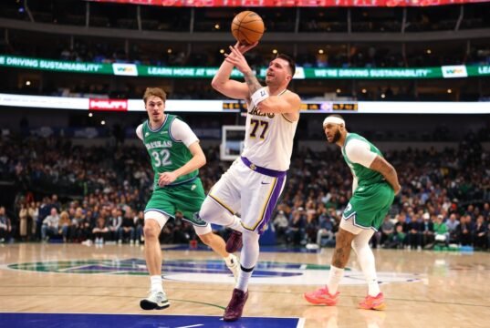 Luka Doncic, do Lakers, fez história na NBA contra o Mavericks