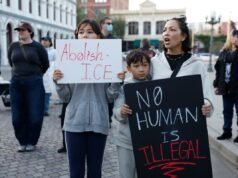 Vídeos do tiroteio em Minneapolis dividem os líderes políticos, já que a família insiste que a vítima ‘claramente não empunhava a arma’