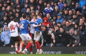 Portsmouth e Southampton compartilham pontos e hostilidades na tão esperada renovação da rivalidade