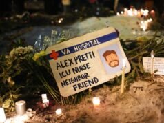 Último tiroteio em Minneapolis: vídeo mostra a vítima Alex Pretty ajudando um espectador caído antes de ser morto por agentes federais enquanto os democratas ameaçam o financiamento do DHS