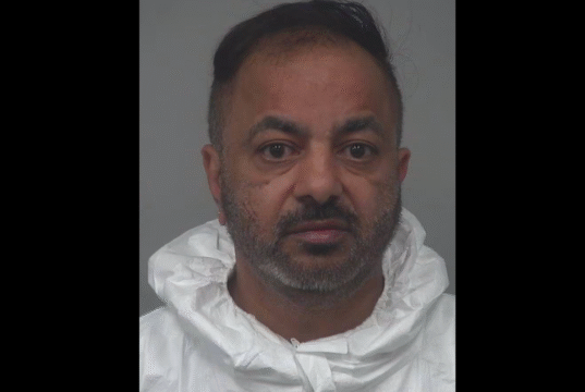 Homem mata esposa e três parentes enquanto crianças se escondem no armário antes de ligar para o 911, diz a polícia