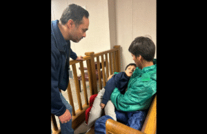 Liam Conejo Ramos, de 5 anos, detido pelo ICE em momento viral, agora está doente e pergunta pela mãe no centro de detenção