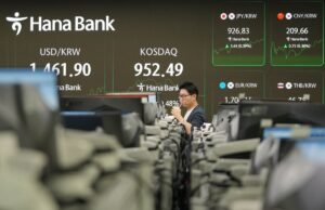 As ações asiáticas subiram com a queda dos futuros dos EUA, enquanto o presidente do Fed, Powell, enfrenta ameaça legal