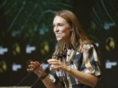 Grande festival de artes em dúvida depois que Jacinda Ardern se junta ao boicote em massa para demitir escritor palestino