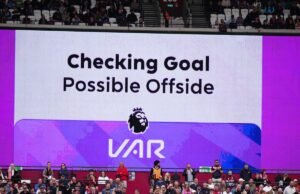 Será que a lei do impedimento à luz do dia de Arsene Wenger levará a mais gols na Premier League nesta temporada?