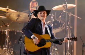 Quem está cantando o hino nacional do Rams-Seahawks?