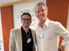 Newsom posou para uma foto com o bilionário Alex Soros nos bastidores de Davos