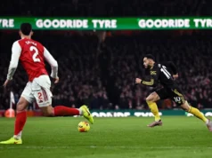 Manchester United supera o líder Arsenal e abre a corrida pelo título