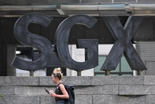 As ações de Cingapura estão lentas. STI caiu 1,6% em 13 de fevereiro