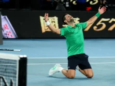 Vintage Djokovic destrona Sinner e envia a final do Aberto da Austrália para Alcaraz