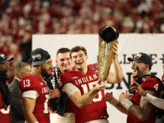 Fernando Mendoza comemora a vitória do campeonato nacional de Indiana… Uma postagem no LinkedIn sobre vendas B2B