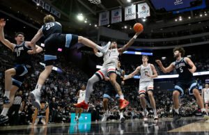 O número 2 da UConn marca 8 pontos finais no OT, vence Villanova e vence o 15º jogo consecutivo