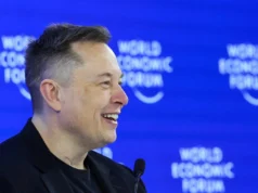 Musk diz que as tarifas dos EUA estão tornando a energia solar um desafio na estreia em Davos