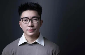 O vietnamita Phan Hui, de 27 anos, faz história como o estilista mais jovem do desfile de alta costura de Paris