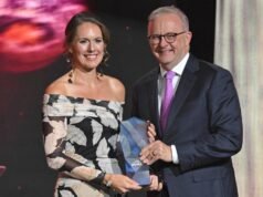 Astronauta pioneira Katherine Bennell-Pegg eleita Australiana do Ano