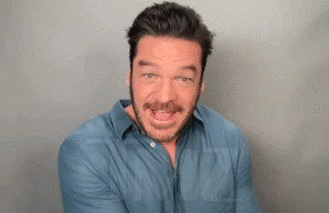 A estrela de ‘High School Musical’ Bart Johnson diz que o filme que primeiro arruinou sua carreira