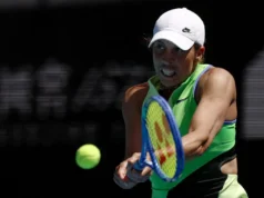 O atual campeão Keys supera oscilações no meio do set para sair vitorioso