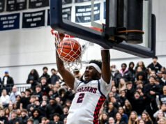 KJ Torbert domina para East Lansing no confronto histórico entre os números 1-2