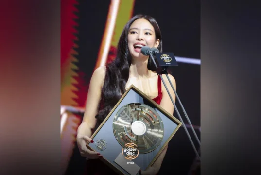 Jennie do BLACKPINK brilha com 4 vitórias no Golden Disc Awards