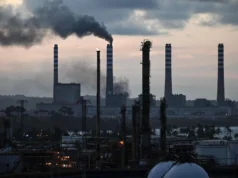 EUA buscam solução imediata para aumentar produção de petróleo venezuelana