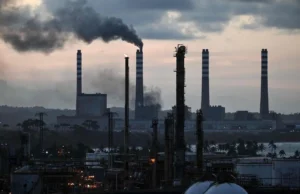 EUA buscam solução imediata para aumentar produção de petróleo venezuelana