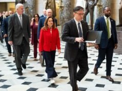 As reuniões do fim de semana na Câmara são definidas, pois o prazo de paralisação do governo termina à meia-noite