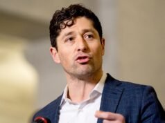 O prefeito de Minneapolis, Jacob Frey, defendeu seus comentários sinceros após o tiroteio no ICE