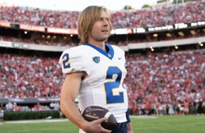 Duas lendas da NFL que ajudaram Chad Powers a criar o show de futebol perfeito