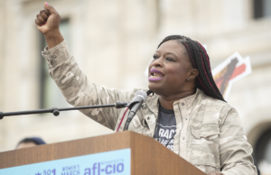 Um manifestante de Minnesota foi preso após o ataque à igreja, disse Bondi