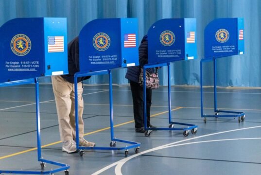 Nova reclamação revela que pessoas estão sendo eliminadas dos cadernos eleitorais devido à coleta de dados do DHS