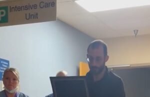 A enfermeira da UTI Alex Pretty homenageia o veterano de quem cuida