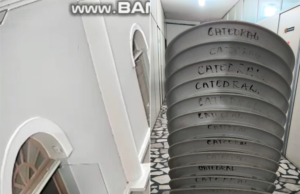 O vídeo captura o roubo de uma cadeira da Catedral de Santa Luzia, em Mossoró