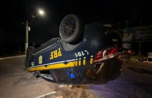 Veículo da PRF capota enquanto perseguia motociclista na BR-101 na Grande Natal