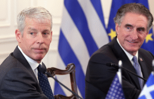 Os principais secretários de gabinete de Trump reiniciaram o principal conselho de energia depois que Biden o dissolveu