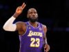 LeBron James se torna o jogador mais velho com triplo-duplo na vitória do Lakers por 124 a 104 sobre o Mavericks