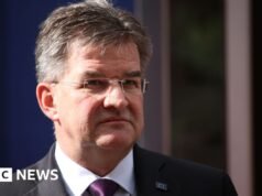 Conselheiro de segurança nacional do primeiro-ministro da Eslováquia renuncia devido a ligações com Epstein