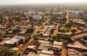 O vídeo mostra militantes do EI armados circulando livremente na pista de um aeroporto durante o ataque no Níger.