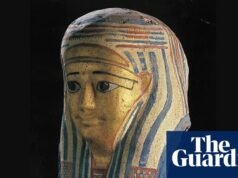 Suposto ladrão de gatos preso após fugir com artefatos egípcios de valor inestimável no Museu de Queensland, Queensland