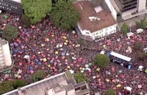 Luisa Sonja atrapalha show no carnaval de BH e ameaça recitativos envolvidos em briga: ‘Se você tocar nessa mulher eu acabo com você’