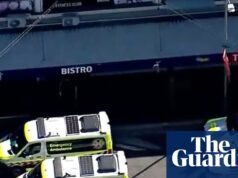 Um homem preso, um morto e dois gravemente feridos após esfaqueamento no oeste de Sydney, Austrália.