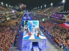 Vídeo: Pessoas ‘voam’ em drone gigante na Comissão da Frente da Portela