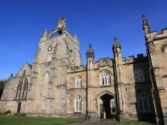 Professores de duas universidades escocesas estão voltando às greves para reduzir a fila