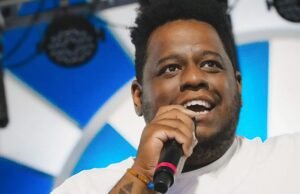 Andre Rodriguez pediu demissão de Portella após desfile